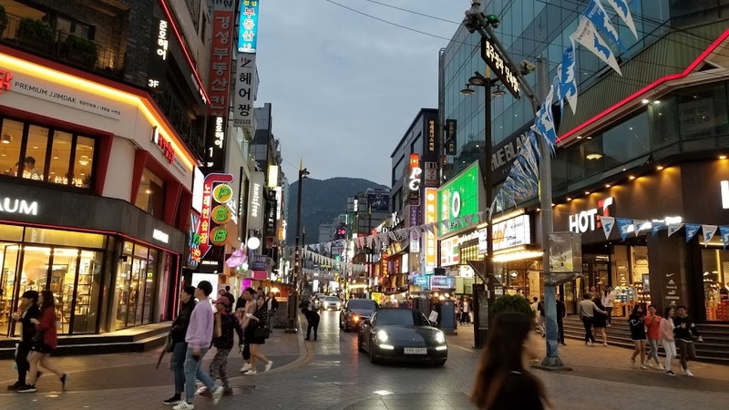 bukchon hanok village, cheonggyecheon stream, gangnam, gangnam style, haeundae beach, hongdae, hongik university, insadong, jagalchi, jagalchi fish market, korean streetfood, korean walking street, myeongdong, samcheongdong-gil road, seomyeon, waiking street, กรุงโซล, กังนัม, ขนมพื้นเมือง, คลองชองกเยชอน, ช้อปปิ้งเกาหลี 2024, ชายหาดแฮอุนแด, ซอมยอน, ตลาดปลาจากัลซี, ถนนคนเดินเกาหลี, ถนนซัมดองกิล, ถนนศิลปะ, ถนนเก่าอินซาดง, ปูซาน, สินค้าไฮเอนด์, หมู่บ้านบุกชอนฮันอก, อาหารทะเล, อินซาดง, ฮงแด, เต้นโคฟเวอร์, เทศกาลโคมไฟ, เที่ยวเกาหลี 2024, เที่ยวเกาหลี 2567, เที่ยวเกาหลีด้วยตัวเอง, เมียงดง, แบรนด์เนมเกาหลี, แฟนชั่นเกาหลี, แหล่งช็อปปิ้งเกาหลี, top 10+ ถนนคนเดินในเกาหลี 2024 แหล่งช็อปปิ้งเกาหลี แฟชั่นจัดเต็ม และงานศิลปะที่ไม่เหมือนใคร