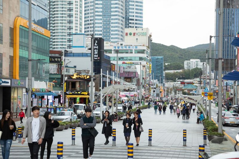 bukchon hanok village, cheonggyecheon stream, gangnam, gangnam style, haeundae beach, hongdae, hongik university, insadong, jagalchi, jagalchi fish market, korean streetfood, korean walking street, myeongdong, samcheongdong-gil road, seomyeon, waiking street, กรุงโซล, กังนัม, ขนมพื้นเมือง, คลองชองกเยชอน, ช้อปปิ้งเกาหลี 2024, ชายหาดแฮอุนแด, ซอมยอน, ตลาดปลาจากัลซี, ถนนคนเดินเกาหลี, ถนนซัมดองกิล, ถนนศิลปะ, ถนนเก่าอินซาดง, ปูซาน, สินค้าไฮเอนด์, หมู่บ้านบุกชอนฮันอก, อาหารทะเล, อินซาดง, ฮงแด, เต้นโคฟเวอร์, เทศกาลโคมไฟ, เที่ยวเกาหลี 2024, เที่ยวเกาหลี 2567, เที่ยวเกาหลีด้วยตัวเอง, เมียงดง, แบรนด์เนมเกาหลี, แฟนชั่นเกาหลี, แหล่งช็อปปิ้งเกาหลี, top 10+ ถนนคนเดินในเกาหลี 2024 แหล่งช็อปปิ้งเกาหลี แฟชั่นจัดเต็ม และงานศิลปะที่ไม่เหมือนใคร