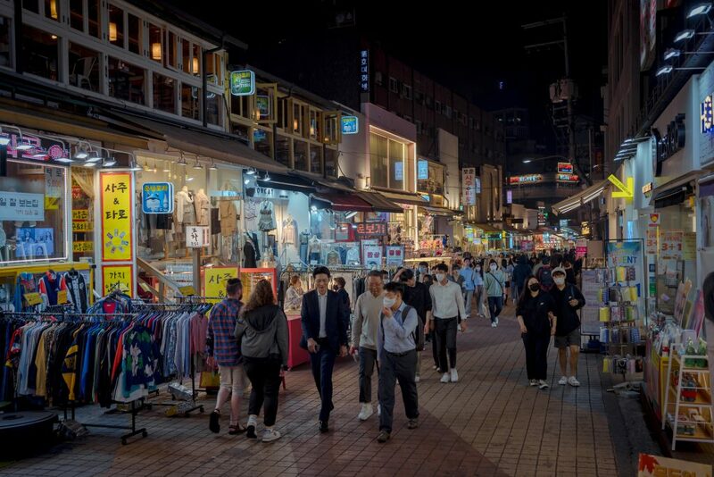 bukchon hanok village, cheonggyecheon stream, gangnam, gangnam style, haeundae beach, hongdae, hongik university, insadong, jagalchi, jagalchi fish market, korean streetfood, korean walking street, myeongdong, samcheongdong-gil road, seomyeon, waiking street, กรุงโซล, กังนัม, ขนมพื้นเมือง, คลองชองกเยชอน, ช้อปปิ้งเกาหลี 2024, ชายหาดแฮอุนแด, ซอมยอน, ตลาดปลาจากัลซี, ถนนคนเดินเกาหลี, ถนนซัมดองกิล, ถนนศิลปะ, ถนนเก่าอินซาดง, ปูซาน, สินค้าไฮเอนด์, หมู่บ้านบุกชอนฮันอก, อาหารทะเล, อินซาดง, ฮงแด, เต้นโคฟเวอร์, เทศกาลโคมไฟ, เที่ยวเกาหลี 2024, เที่ยวเกาหลี 2567, เที่ยวเกาหลีด้วยตัวเอง, เมียงดง, แบรนด์เนมเกาหลี, แฟนชั่นเกาหลี, แหล่งช็อปปิ้งเกาหลี, top 10+ ถนนคนเดินในเกาหลี 2024 แหล่งช็อปปิ้งเกาหลี แฟชั่นจัดเต็ม และงานศิลปะที่ไม่เหมือนใคร