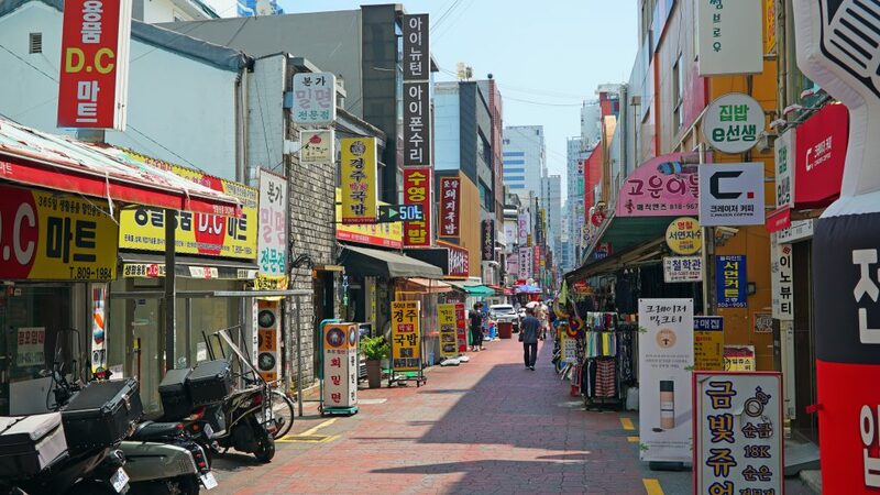 bukchon hanok village, cheonggyecheon stream, gangnam, gangnam style, haeundae beach, hongdae, hongik university, insadong, jagalchi, jagalchi fish market, korean streetfood, korean walking street, myeongdong, samcheongdong-gil road, seomyeon, waiking street, กรุงโซล, กังนัม, ขนมพื้นเมือง, คลองชองกเยชอน, ช้อปปิ้งเกาหลี 2024, ชายหาดแฮอุนแด, ซอมยอน, ตลาดปลาจากัลซี, ถนนคนเดินเกาหลี, ถนนซัมดองกิล, ถนนศิลปะ, ถนนเก่าอินซาดง, ปูซาน, สินค้าไฮเอนด์, หมู่บ้านบุกชอนฮันอก, อาหารทะเล, อินซาดง, ฮงแด, เต้นโคฟเวอร์, เทศกาลโคมไฟ, เที่ยวเกาหลี 2024, เที่ยวเกาหลี 2567, เที่ยวเกาหลีด้วยตัวเอง, เมียงดง, แบรนด์เนมเกาหลี, แฟนชั่นเกาหลี, แหล่งช็อปปิ้งเกาหลี, top 10+ ถนนคนเดินในเกาหลี 2024 แหล่งช็อปปิ้งเกาหลี แฟชั่นจัดเต็ม และงานศิลปะที่ไม่เหมือนใคร