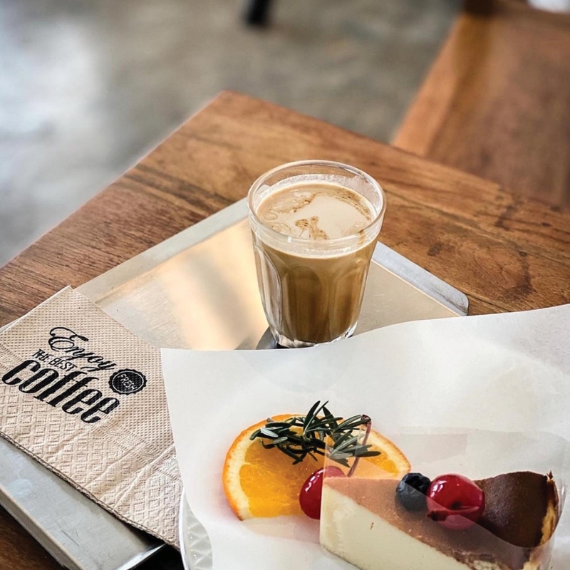 backstreet cafe & bar, backstreet house pattaya, black forest, breezebox cafe x cactus, cafe 2022, cafe 2023, cafe 2565, cafe 2566, cafe pattaya 2022, cafe pattaya 2023, cafe pattaya 2565, cafe pattaya 2566, castello di bellagio, cave beach club, dripoly, good old sea beach cafe, great&grand sweet destination, loaf baker & ฺbrewers, on ground cafe & farm, ordinary coffee, papa beach, papa beach pattaya, pastry addiction, s'more beach cafe x manual brewing bar, seaweed cafe, skoop beach cafe, somtavin cafe, summer house pattaya, tappia floating cafe pattaya, the lunar beach house, the sky gallery pattaya, treescape, tutu beach, under the sun, unnie pattaya, unnie 언니, whan cafe, whan milk bar & cafe, why specialty coffee, wonder bar, z beach, คาเฟ่, คาเฟ่ 2022, คาเฟ่ 2023, คาเฟ่ 2565, คาเฟ่ 2566, คาเฟ่ พัทยา 2023, คาเฟ่ พัทยา 2566, คาเฟ่ หมู่บ้านช้างพัทยา, คาเฟ่ ใกล้ฉัน, คาเฟ่ขนมหวานพัทยา, คาเฟ่ถ่ายรูปสวย พัทยา, คาเฟ่น่ารัก พัทยา, คาเฟ่พัทยา, คาเฟ่พัทยา 2022, คาเฟ่พัทยา 2565, คาเฟ่ใกล้ฉัน, ทูทู่บีช, ปาป้า บีช พัทยา, พัทยา, มองช้างคาเฟ่, มองช้างคาเฟ่ พัทยา, สมถวิล คาเฟ่, หวานคาเฟ่ พัทยา, เคปบีชคลับ, เคปบีชคลับ พัทยา, เดอะสกายแกลอรี่, เดอะสกายแกลอรี่ พัทยา, top 30+ คาเฟ่พัทยา [กรกฎาคม 2024] ตกแต่งเริ่ด มุมถ่ายรูปเพียบ แชะภาพได้รัว ๆ