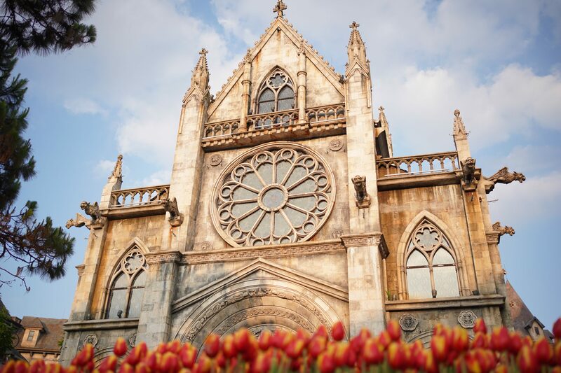 alpine coaster, ba na hill cable car, banahills, beer plaza, debay wine cellar, fantasy park, flying eyes theatre, french village, golden bridge, le jardin d'amour, linh phong zen monastery, linh ung pagoda, luna castle, mercure danang, mercure danang french village bana hills, saint denis, sun world, sun world ba na hills, tower drop, กระเช้าลอยฟ้า, กระเช้าเวียดนาม, ดานังเวียดนาม, ที่เที่ยวเวียดนาม 2023, บานาฮิลล์, บานาฮิลล์ 2024, บานาฮิลล์ 2567, ปราสาทจันทรา, พระพุทธรูปใหญ่, พระใหญ่บานาฮิลล์, รถไฟเหาะ, ร้านไวน์บานาฮิลล์, วัดหลินฟองเซ็น, สวนดอกไม้, สวนดอกไม้แห่งความรัก, สวนสนุก, สวนสนุกบานาฮิลล์, สะพานมือ, สะพานมือยักษ์, หมู่บ้านฝรั่งเศส, หอคอย9ชั้น, อาหารบุฟเฟ่ต์, เที่ยวดานัง, เที่ยวเวียดนาม, เมอร์เคียว ดานัง, เมืองฝรั่งเศส, ้เวียดนาม2023, โบสถ์เซนต์ เดนิส, โรงบ่มไวน์ดีเบย์, โรงแรมเมอร์เคียว ดานัง เฟรนช์ วิลเลจ บานา ฮิลส์, โรงไวน์, เที่ยวบานาฮิลล์ ยกยุโรปมาไว้เวียดนาม ขึ้นกระเช้าลอยฟ้าผ่านหมอก ไม่พลาดแลนด์มาร์คดัง