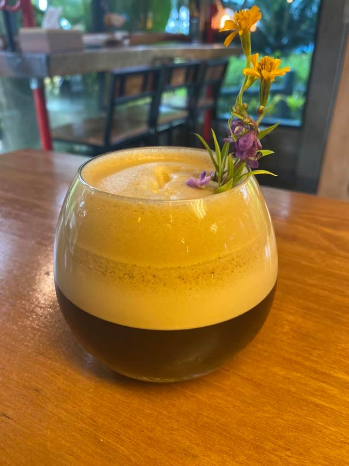 คาเฟ่ภูเก็ต : รวมคาเฟ่ในจังหวัดภูเก็ต เด็ดทั้งร้านบรรยากาศดี กาแฟเลิศ!