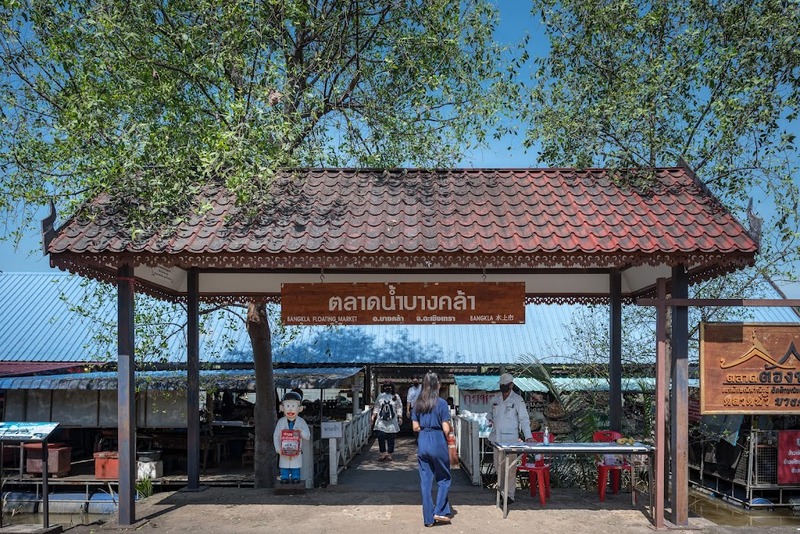 mini murrah farm, minizoo, sea walk, คุ้มวิมานดิน, ฉะเชิงเทรา, ฉะเชิงเทรา 2566, ตลาด 2 จังหวัด, ตลาดคลองสวน, ตลาดน้ำบางคล้า, ตลาดบ้านใหม่, ตลาดบ้านใหม่ 100 ปี, ตลาดบ้านใหม่ เมืองแปดริ้ว, ตลาดเก่าคลองสวน, ตลาดเก่าคลองสวน 100 ปี, ที่เที่ยวฉะเชิงเทรา, ที่เที่ยวฉะเชิงเทรา 2023, ที่เที่ยวฉะเชิงเทรา 2024, ที่เที่ยวฉะเชิงเทรา 2566, ที่เที่ยวฉะเชิงเทรา 2567, ที่เที่ยวแปดริ้ว, น้ำตกฉะเชิงเทรา, น้ำตกบ่อทราย, บ้านบางพุทรา, บ้านสวนเมล่อน, ปั้นดินเหนียวฉะเชิงเทรา, พระมหาเจดีย์สแตนเลส, พระอุโบสถแก้วกลางน้ำ, ฟาร์มนก ฉะเชิงเทรา, มินิมูร่าฟาร์ม, รังนกแลนด์ by นกแปดริ้ว, วัดกลางน้ำ, วัดปากน้ำโจ้โล้, วัดป่าเขาล้อม, วัดพระพิฆเนศองค์ใหญ่, วัดวีระโชติธรรมาราม, วัดสมานรัตนาราม, วัดหงษ์ทอง, วัดหลวงพ่อโสธร, วัดหัวสวน, วัดโพรงอากาศ, วัดโสธรวรารามวรวิหาร, สวนปาล์มฟาร์มนก, หลวงพ่อพันปีศรีตะเคียนทอง, หลวงพ่อพุทธโสธร, หลวงพ่อโสธร, องค์พระพิฆเนศปางนอนเสวยสุข, อ่างเก็บน้ำคลองสียัด, อ่างเก็บน้ำเขื่อนระบม, อ่างเก็บน้ำเขื่อนระบมทะเลน้ำจืด, อุโบสถสีทอง, อุโบสถสแตนเลส, ฮอลลีวูดบ้านนา บ้านบางพุทรา, เขื่อนคลองสียัด, เที่ยวฉะเชิงเทรา, เที่ยวฉะเชิงเทรา 2023, เที่ยวฉะเชิงเทรา 2024, เที่ยวฉะเชิงเทรา 2567, เที่ยวแปดริ้ว, แปดริ้ว, top 20+ ที่เที่ยวฉะเชิงเทรา [กรกฎาคม 2024] เที่ยววัด ชมธรรมชาติ เดินตลาด เมืองแปดริ้ว