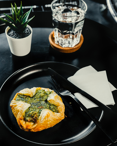 top 6+ ร้านคาเฟ่โทนสีดำสุดคูล พร้อมมุมน่านั่ง น่าถ่ายรูป อีกแหล่งเช็คอินใหม่ที่ไม่ควรพลาด!!!, Sheep in the City, The Black Forest, 29nov.coffee by Saiparn, IM Cafe', Yellow Submarine Coffee Tank, Kurious Cafe