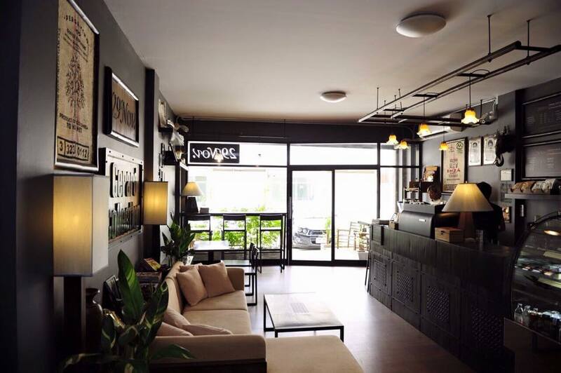 top 6+ ร้านคาเฟ่โทนสีดำสุดคูล พร้อมมุมน่านั่ง น่าถ่ายรูป อีกแหล่งเช็คอินใหม่ที่ไม่ควรพลาด!!!, Sheep in the City, The Black Forest, 29nov.coffee by Saiparn, IM Cafe', Yellow Submarine Coffee Tank, Kurious Cafe