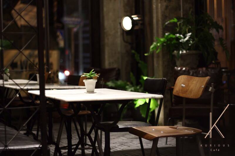 top 6+ ร้านคาเฟ่โทนสีดำสุดคูล พร้อมมุมน่านั่ง น่าถ่ายรูป อีกแหล่งเช็คอินใหม่ที่ไม่ควรพลาด!!!, Sheep in the City, The Black Forest, 29nov.coffee by Saiparn, IM Cafe', Yellow Submarine Coffee Tank, Kurious Cafe