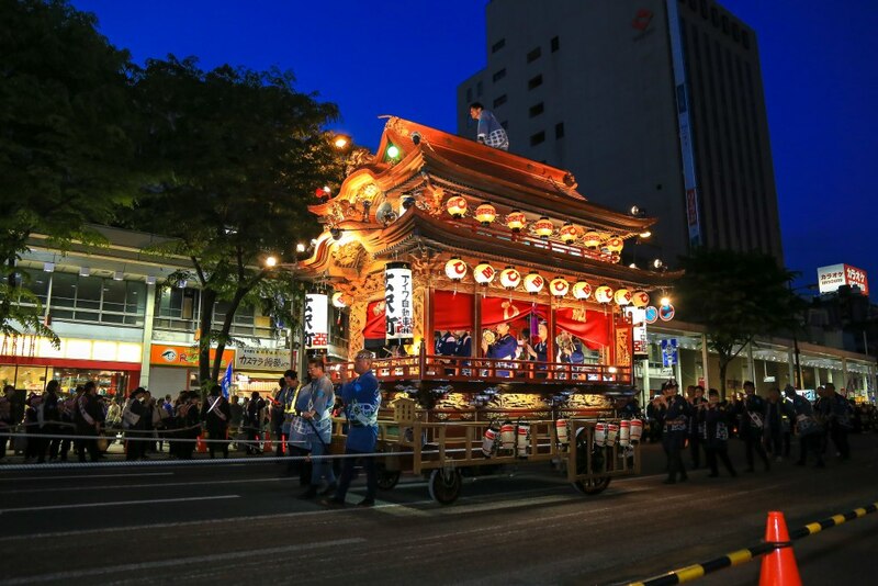 ขบวนนักรบซามูไร, ซับโปโร ไลแลค, ซัปโปโร, ซูโม่ ฤดูร้อน, ดอกไลแลค, ธงปลาคาร์พ, นิกโก้, ฟ้อนรำเกอิชา, วันเด็กผู้ชาย, วันเด็กผู้ชาย ญี่ปุ่น, ศาลเจ้า นิกโก้, ศาลเจ้าโทโชกุ, สถานที่เที่ยวนิกโก้, สวนสาธารณะโอโดริ, สวนโอโดริ, เกอิชา, เทศกาลคาโมะ, เทศกาลชุนกิ เรไทไซ, เทศกาลอาโออิ, เทศกาลเบียร์ ญี่ปุ่น, เทศกาลเบียร์อุเอะโดะ, เทศกาลแข่งว่าว, เทศกาลในญี่ปุ่น, เที่ยวซัปโปโร, เที่ยวญี่ปุ่น, เที่ยวญี่ปุ่น พฤษภาคม, เที่ยวนิกโก้, เที่ยวโอซาก้า, โอซาก้า, top 12+ เทศกาลน่าไป เมื่อไปเที่ยวประเทศญี่ปุ่น ในเดือนพฤษภาคม 2024