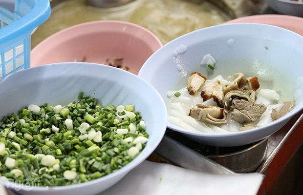 ร้านอร่อยเยาวราช : 37 ร้านอาหารย่านถนนเยาวราชยามค่ำคืน อร่อยเลิศเชิดมังกร