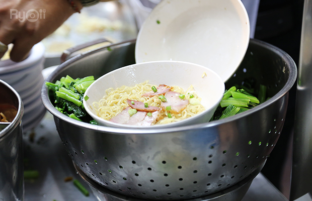 ร้านอร่อยเยาวราช : 37 ร้านอาหารย่านถนนเยาวราชยามค่ำคืน อร่อยเลิศเชิดมังกร