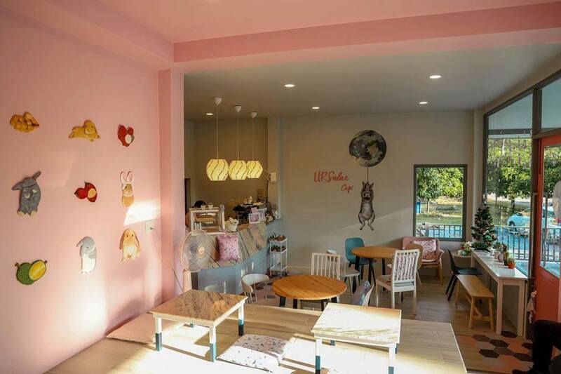 รวม 10 คาเฟ่จันทบุรี คาเฟ่บรรยากาศดีน่าถ่ายรูป พร้อมเสิร์ฟเมนูเด็ดทั้งเบเกอรี่และกาแฟ!