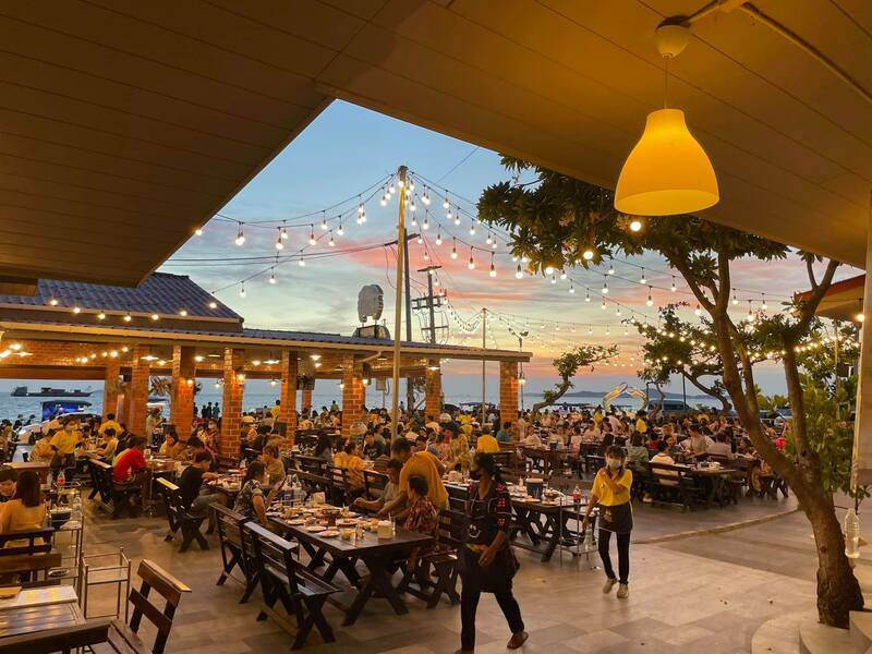 top 8+ ร้านอาหารติดทะเลหาดจอมเทียน พัทยา พิกัดใกล้กรุงเทพฯ ต้องมา!!!