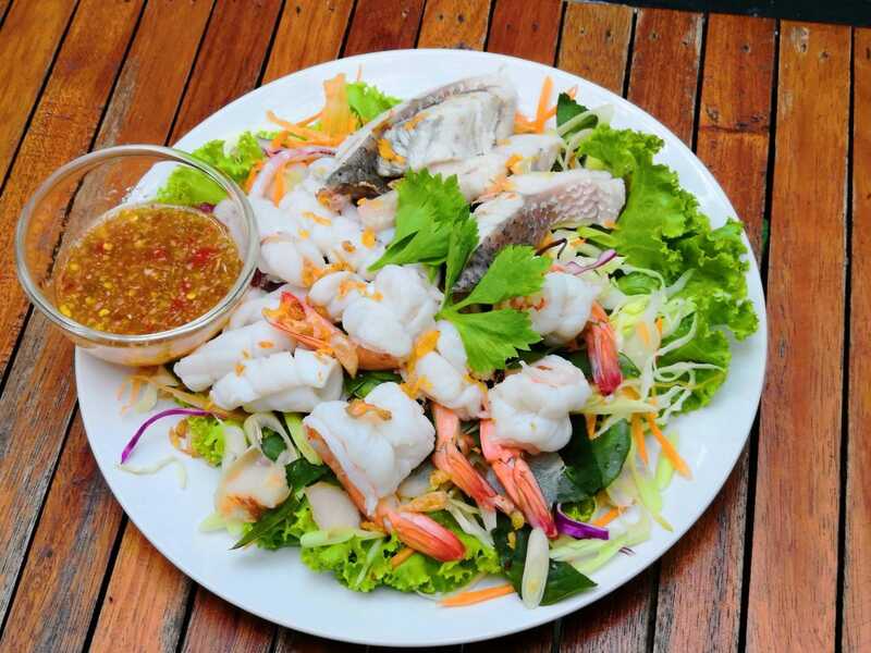 ร้านอาหารในสวน บรรยากาศดีในกรุงเทพ นั่งชิลได้ทั้งกลุ่มเพื่อนและครอบครัว