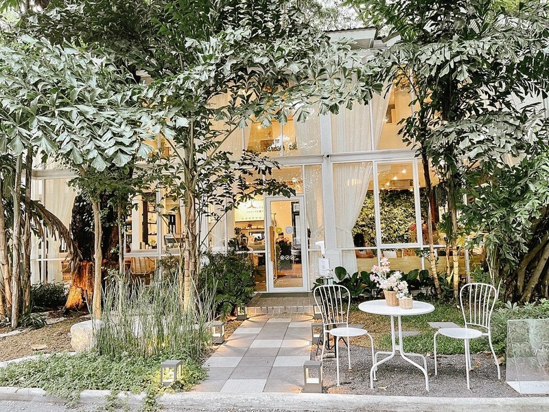 ร้านอาหารในสวน บรรยากาศดีในกรุงเทพ นั่งชิลได้ทั้งกลุ่มเพื่อนและครอบครัว