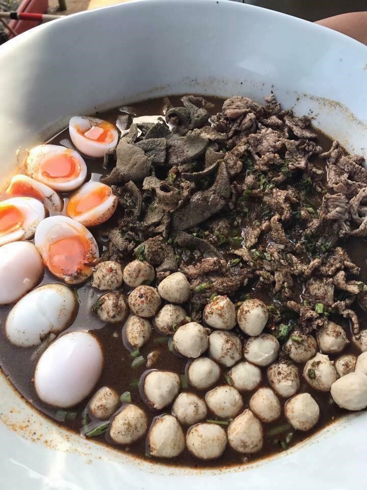 top 7+ ร้านก๋วยเตี๋ยวลูกชิ้นยักษ์ ไซส์บิ๊กเบิ้ม ชามเดียวอิ่มได้ทั้งบ้าน