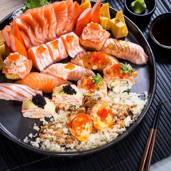 top 7+ ร้านบุฟเฟ่ต์ซูชิ-ซาซิมิ แบบญี่ปุ่นสุโค่ยในราคาแค่หลักร้อย