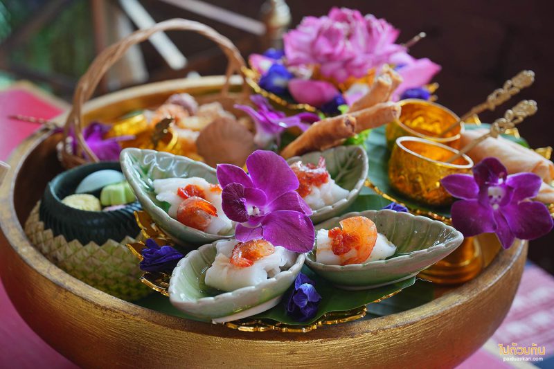 เที่ยวจันทบุรี, บ้านน้ำพริกข้าวสวย, ร้านอาหารจันทบุรี, ร้านอาหารอร่อยจันทบุรี, บ้านน้ำพริกข้าวสวย จันทบุรี  อาหารไทยสูตรชาววัง ในชุดสำหรับโบราณ  