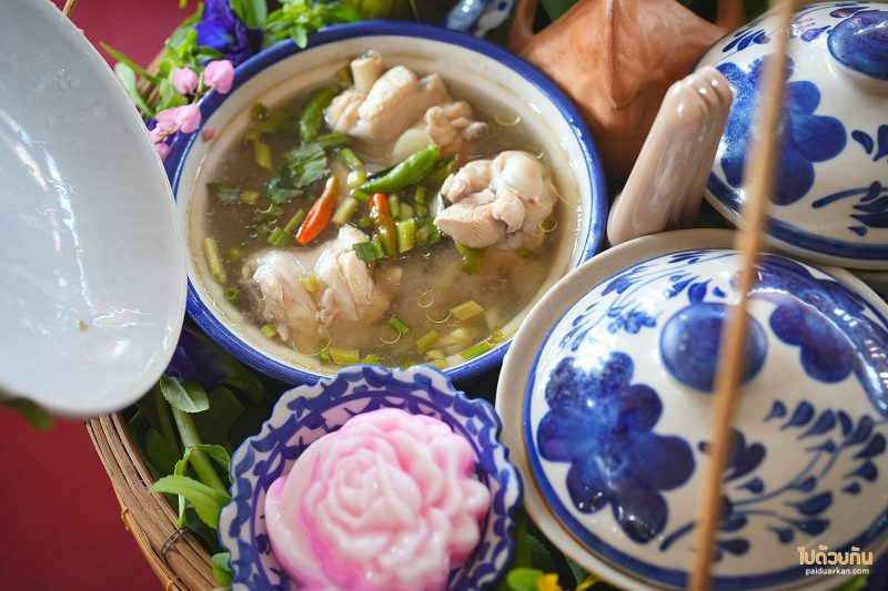 เที่ยวจันทบุรี, บ้านน้ำพริกข้าวสวย, ร้านอาหารจันทบุรี, ร้านอาหารอร่อยจันทบุรี, บ้านน้ำพริกข้าวสวย จันทบุรี  อาหารไทยสูตรชาววัง ในชุดสำหรับโบราณ  