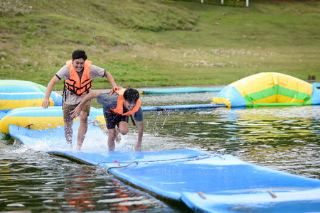 รักษ์น้ำรีสอร์ต ที่พักมัลดีฟเมืองไทย นอนบนแพหรู