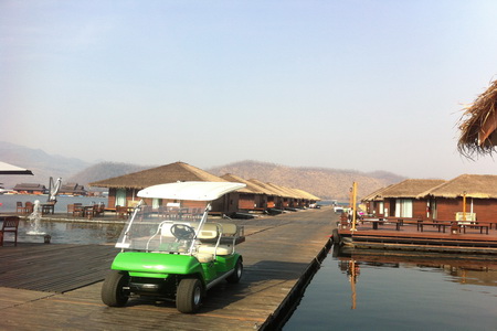 รักษ์น้ำรีสอร์ต ที่พักมัลดีฟเมืองไทย นอนบนแพหรู