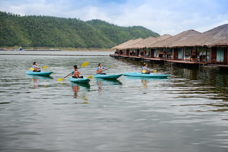 รักษ์น้ำรีสอร์ต ที่พักมัลดีฟเมืองไทย นอนบนแพหรู