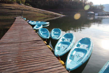 รักษ์น้ำรีสอร์ต ที่พักมัลดีฟเมืองไทย นอนบนแพหรู