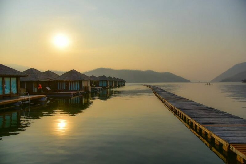 รักษ์น้ำรีสอร์ต ที่พักมัลดีฟเมืองไทย นอนบนแพหรู