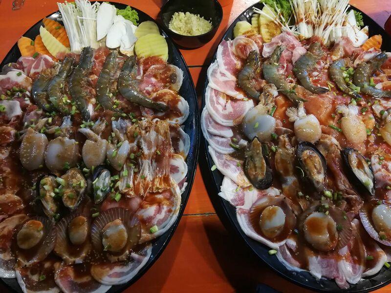 ตลาดสายใต้เซ็นเตอร์ ของกิน :: ตลาดนัดยามค่ำคืน เอาใจสายกิน สายช็อปโดยเฉาะ มาพร้อมเมนูเด็ดมากมาย ไม่ควรพลาด!!