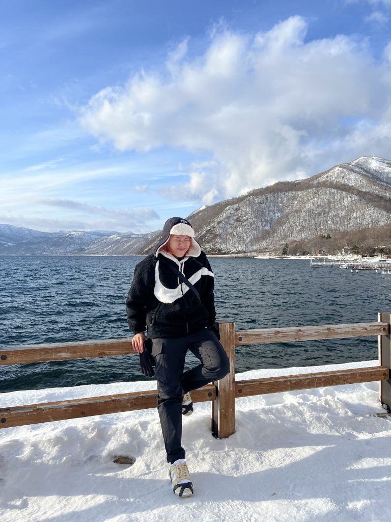 asahiyama zoo, daimaru, hill of the buddha, hokkaido shrine, jigokudani noboribetsu, lake shikotsu, makomonai takino, mt. moiwa, nijo market, nikka, ningle terrance, niseko village ski resort, noren yokocho, otaru, otaru aquarium, sapporo station, sapporo stellar place, snow festival, susukino, tanukikoji, ขนมฮอกไกโด, คลองโอตารุ, จุดชมวิวโมอิวะ, ซัปโปโร, ซูซูกิโนะ, ตลาดนิโจ, ทะเลสาปชิโกสึ, ทานูกิโคจิ, นิเซโกะ สกีรีสอร์ท, พิพิธภัณฑ์สัตว์น้ำโอตารุ, ภูเขาโมอิวะ, ย่านซูซูกิโนะ, ลานสกีฮอกไกโด, ศาลเจ้าฮอกไกโด, สถานีรถไฟซัปโปโร, สวนสัตว์อาซาฮิยามะ, หมู่บ้านเทพนิยาย, หุบเขานรก, ฮอกไกโด 2024, ฮอกไกโด 2567, เที่ยวฮอกไกโด 2024, เที่ยวฮอกไกโด 2567, เนินเขาแห่งพระพุทธเจ้า, เเล่นสกีฮอกไกโด, แลนด์มาร์ฮอกไกโด, โมอาย ฮอกไกโด, top 15+ ที่เที่ยวฮอกไกโด 2024 เก็บทุกจุดแลนด์มาร์ค บรรยากาศฟินๆ