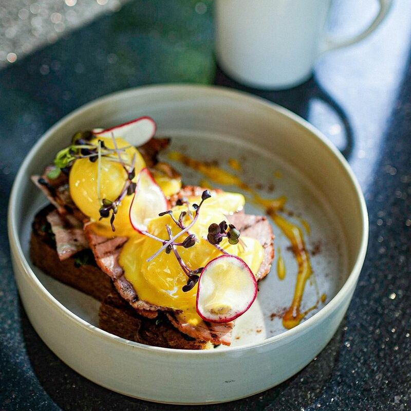 top 10+ ร้านขนมพรีเมียม คาเฟ่ของคนรักขนมหวาน ขนมไทย ย่านทองหล่อ-เอกมัย