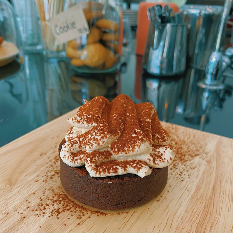 top 10+ ร้านขนมพรีเมียม คาเฟ่ของคนรักขนมหวาน ขนมไทย ย่านทองหล่อ-เอกมัย