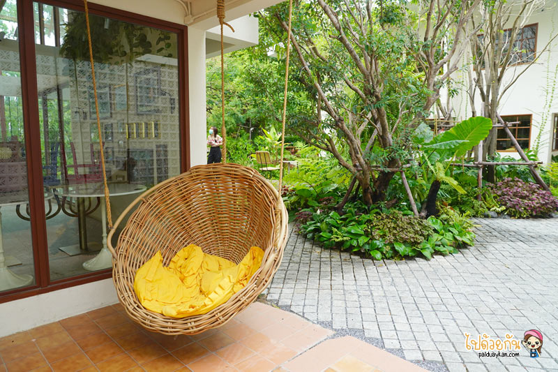 คาเฟ่เกษตรนวมินทร์, ร้านอาหารเรียบด่วนรามอินทรา, ร้านอาหารรามอินทรา, คาเฟ่รามอินทรา, ขมิ้นคาเฟ่, ขมิ้นคาเฟ่ คาเฟ่ในอาคารเก๋ กลางสวนป่า