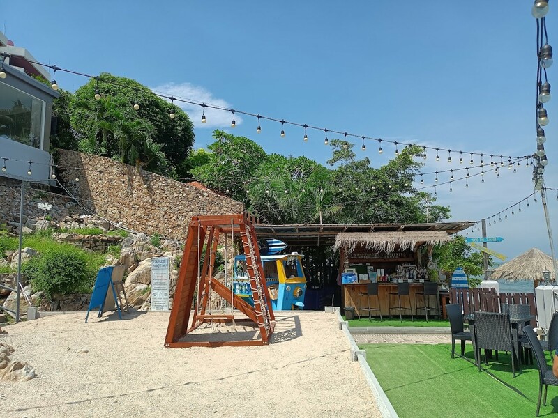 s more beach café คาเฟ่พัทยา วิวทะเลสวยงาม มุมถ่ายรูปสุดปัง