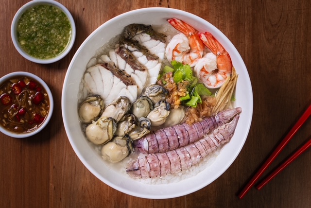 ร้านข้าวต้มปลา ภูเก็ต : ข้าวต้ม ซีฟู้ด เจ้าเด็ดประจำเมืองภูเก็ต ไม่แวะไม่ได้!!