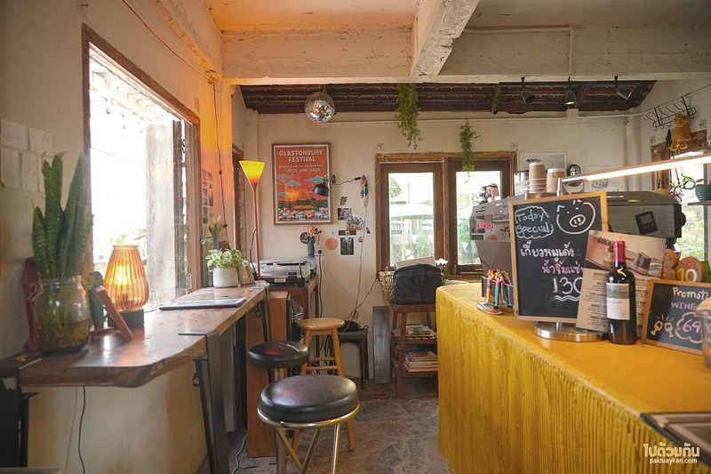 คาเฟ่ศรีราชา, ศรีราชา, little town sriracha สูดกลิ่นไอทะเล ในคาเฟ่สุดโฮมมี่  