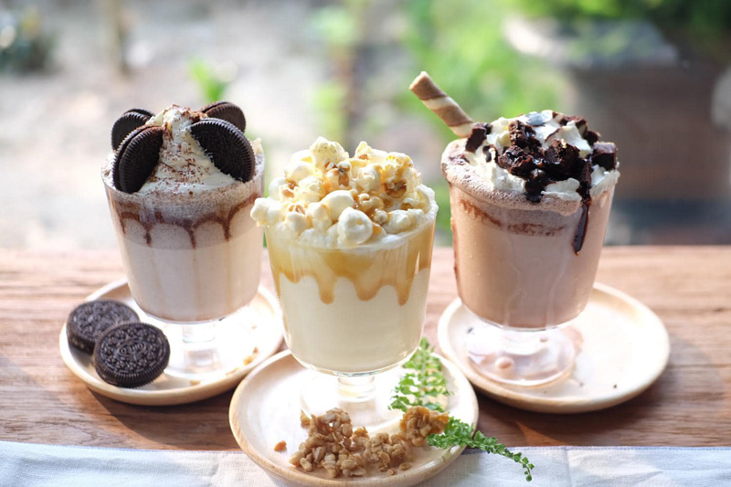 top 11+ คาเฟ่นครนายก 2567 ใกล้เขื่อน ติดริมน้ำ บรรยากาศดี น่านั่ง ถ่ายรูปสวย