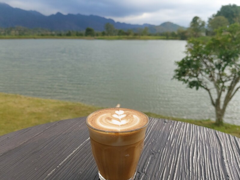 top 7+ คาเฟ่ริมน้ำเขาใหญ่ จิบกาแฟสัมผัสลมเก๋ๆ ช่วงฤดูฝน