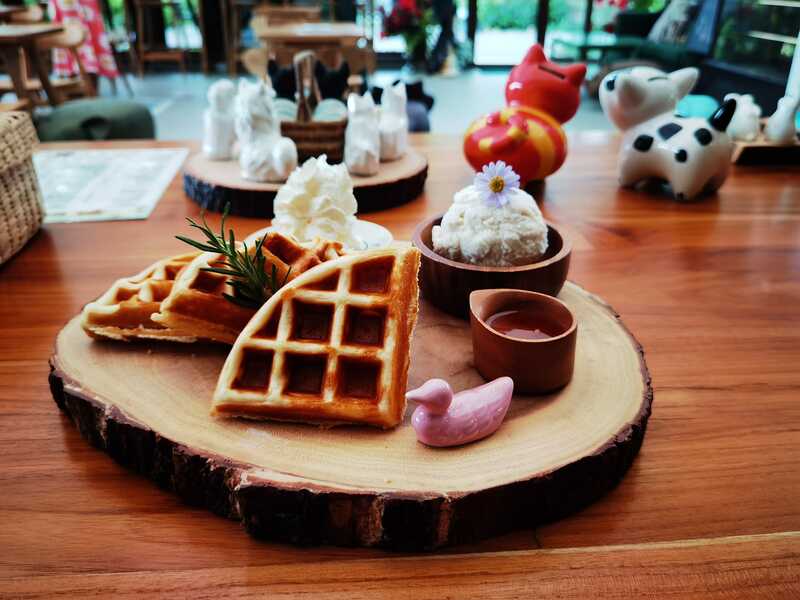 top 7+ คาเฟ่ริมน้ำเขาใหญ่ จิบกาแฟสัมผัสลมเก๋ๆ ช่วงฤดูฝน