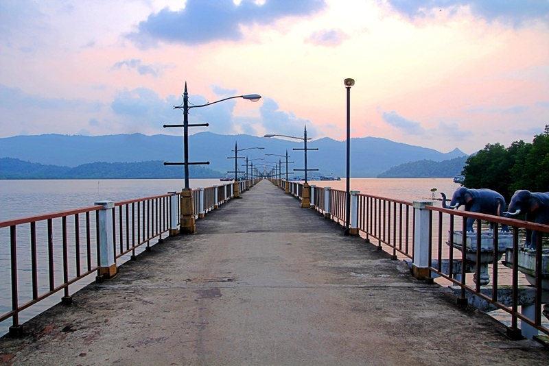 secret sunset beach, จุดชมวิวแหลมงอบ, ชุมชนบ้านน้ำเชี่ยว, ตราด, ที่เที่ยวตราด, ที่เที่ยวตราด 2024, ที่เที่ยวตราด 2567, น้ำตกคลองแก้ว, พระจมน้ำ เขาระกำ, วัดบุปผาราม, วัดปลายคลอง, ศาลเจ้าพ่อหลักเมืองตราด, สลักเพชร, หาดบานชื่น, หาดลับ ตราด, อันซีน ตราด, อ่าวตาลคู่, อ่าวสลักเพชร, อุทยานแห่งชาติน้ำตกคลองแก้ว, อุทยานแห่งชาติหมู่เกาะช้าง, เกาะกระดาด, เกาะกูด, เกาะกูด 2024, เกาะง่าม, เกาะช้าง, เกาะช้าง 2024, เกาะหมาก, เขาระกำ, เที่ยวตราด, เที่ยวตราด 2024, เที่ยวตราด 2567, top 15+ ที่เที่ยวตราด [กรกฎาคม 2024] มหัศจรรย์เมืองเกาะครึ่งร้อย ทะเลสวย น้ำใส ปะการังหลากสี