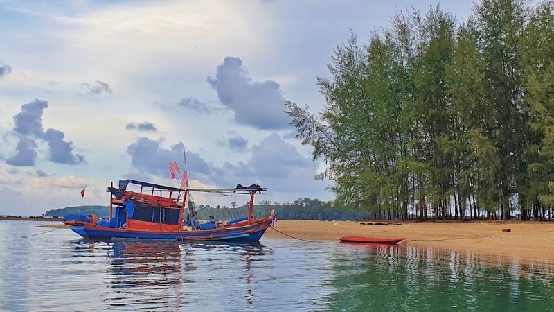 secret sunset beach, จุดชมวิวแหลมงอบ, ชุมชนบ้านน้ำเชี่ยว, ตราด, ที่เที่ยวตราด, ที่เที่ยวตราด 2024, ที่เที่ยวตราด 2567, น้ำตกคลองแก้ว, พระจมน้ำ เขาระกำ, วัดบุปผาราม, วัดปลายคลอง, ศาลเจ้าพ่อหลักเมืองตราด, สลักเพชร, หาดบานชื่น, หาดลับ ตราด, อันซีน ตราด, อ่าวตาลคู่, อ่าวสลักเพชร, อุทยานแห่งชาติน้ำตกคลองแก้ว, อุทยานแห่งชาติหมู่เกาะช้าง, เกาะกระดาด, เกาะกูด, เกาะกูด 2024, เกาะง่าม, เกาะช้าง, เกาะช้าง 2024, เกาะหมาก, เขาระกำ, เที่ยวตราด, เที่ยวตราด 2024, เที่ยวตราด 2567, top 15+ ที่เที่ยวตราด [กรกฎาคม 2024] มหัศจรรย์เมืองเกาะครึ่งร้อย ทะเลสวย น้ำใส ปะการังหลากสี
