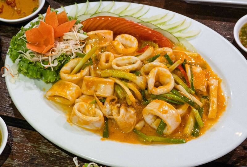 ร้านอาหารริมทะเล พัทยา : รวมร้านบรรยากาศดี พิกัด : ริมหาดพัทยา ไม่ไปไม่ได้แล้ววว