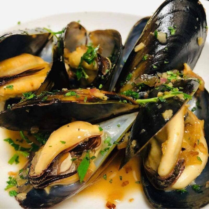 ร้านอาหารริมทะเล พัทยา : รวมร้านบรรยากาศดี พิกัด : ริมหาดพัทยา ไม่ไปไม่ได้แล้ววว