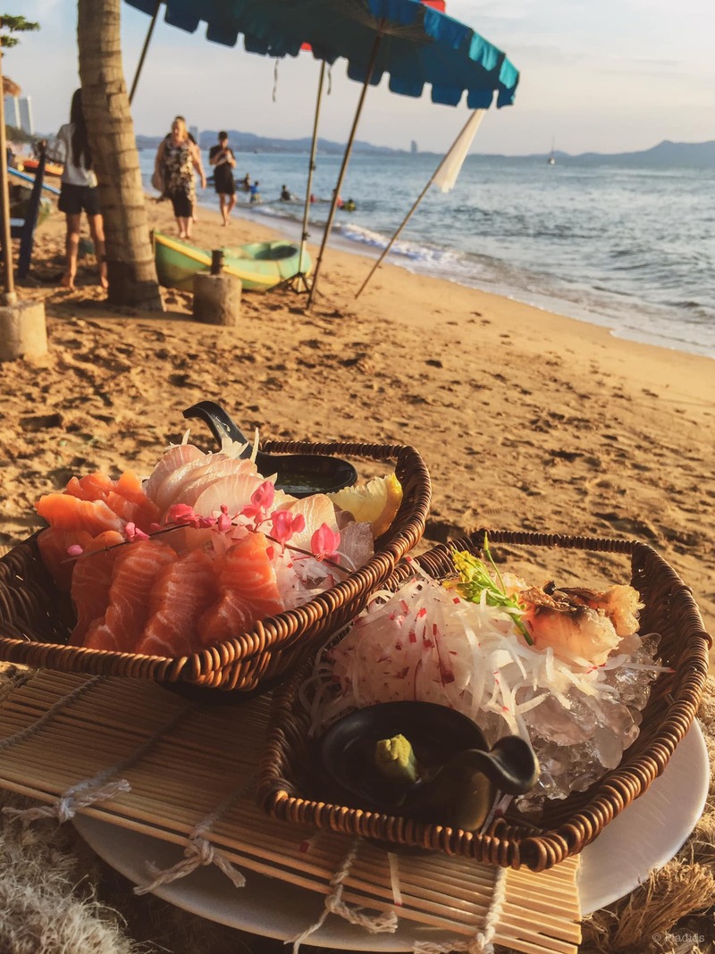 ร้านอาหารริมทะเล พัทยา : รวมร้านบรรยากาศดี พิกัด : ริมหาดพัทยา ไม่ไปไม่ได้แล้ววว