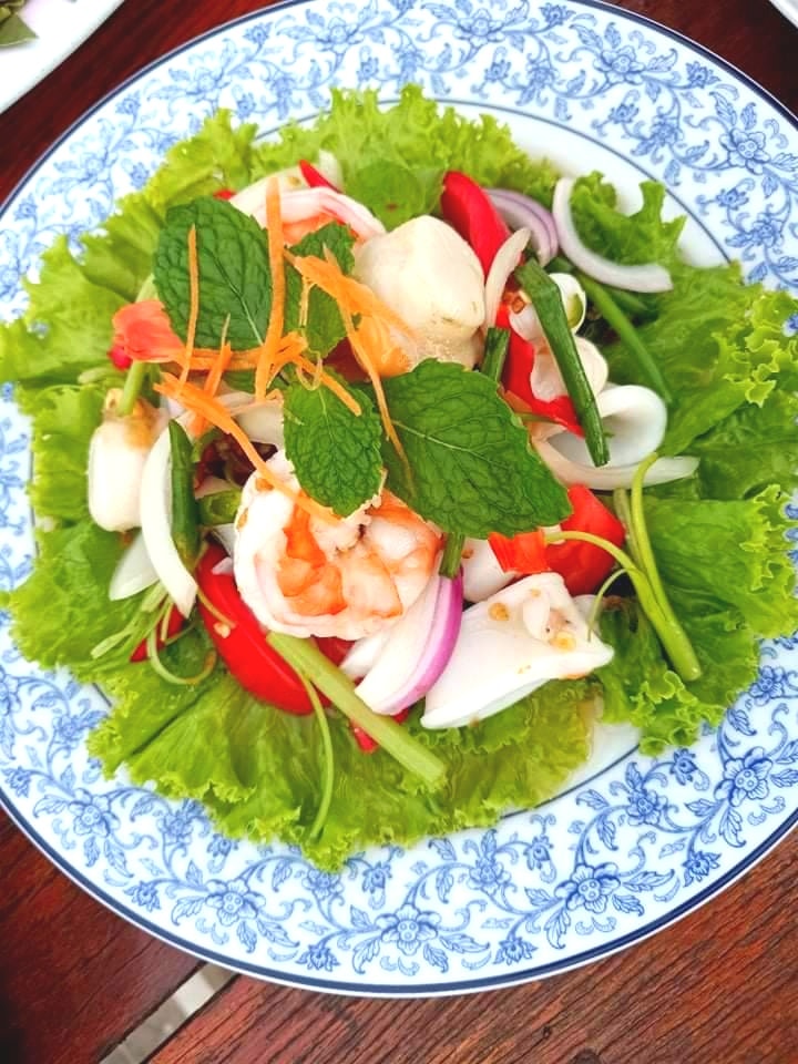 ร้านอาหารริมทะเล พัทยา : รวมร้านบรรยากาศดี พิกัด : ริมหาดพัทยา ไม่ไปไม่ได้แล้ววว