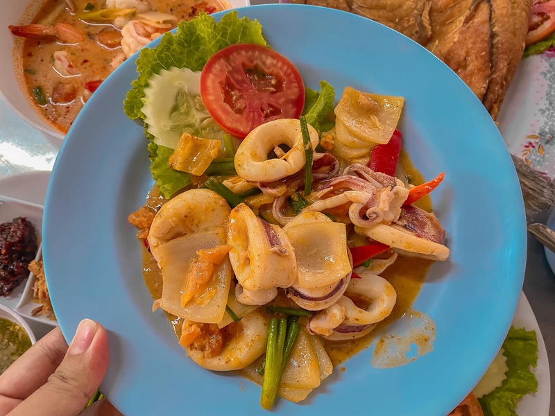 ร้านอาหารริมทะเล พัทยา : รวมร้านบรรยากาศดี พิกัด : ริมหาดพัทยา ไม่ไปไม่ได้แล้ววว