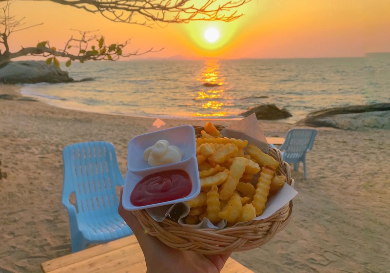 ร้านอาหารริมทะเล พัทยา : รวมร้านบรรยากาศดี พิกัด : ริมหาดพัทยา ไม่ไปไม่ได้แล้ววว