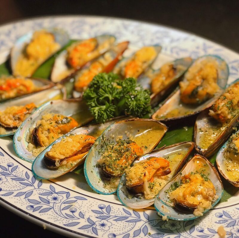 ร้านอาหารริมทะเล พัทยา : รวมร้านบรรยากาศดี พิกัด : ริมหาดพัทยา ไม่ไปไม่ได้แล้ววว