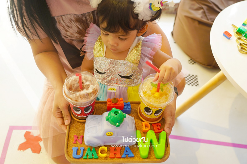 ร้านกาแฟลาดพร้าว, คาเฟ่ลาดพร้าว, ริ คาเฟ่, ริ คาเฟ่  ร้านกาแฟสไตล์ของเล่นสุดคิวท์