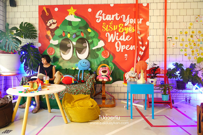 ร้านกาแฟลาดพร้าว, คาเฟ่ลาดพร้าว, ริ คาเฟ่, ริ คาเฟ่  ร้านกาแฟสไตล์ของเล่นสุดคิวท์