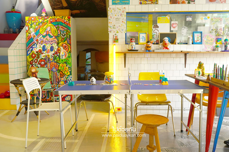 ร้านกาแฟลาดพร้าว, คาเฟ่ลาดพร้าว, ริ คาเฟ่, ริ คาเฟ่  ร้านกาแฟสไตล์ของเล่นสุดคิวท์